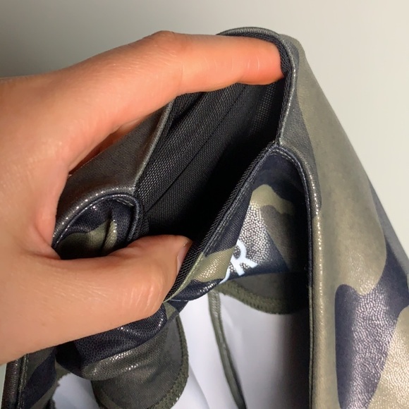 VENOR High Waisted Shiny Camo Leggings Striped Sides Long Length XS/S 1 - Picture 10 of 10